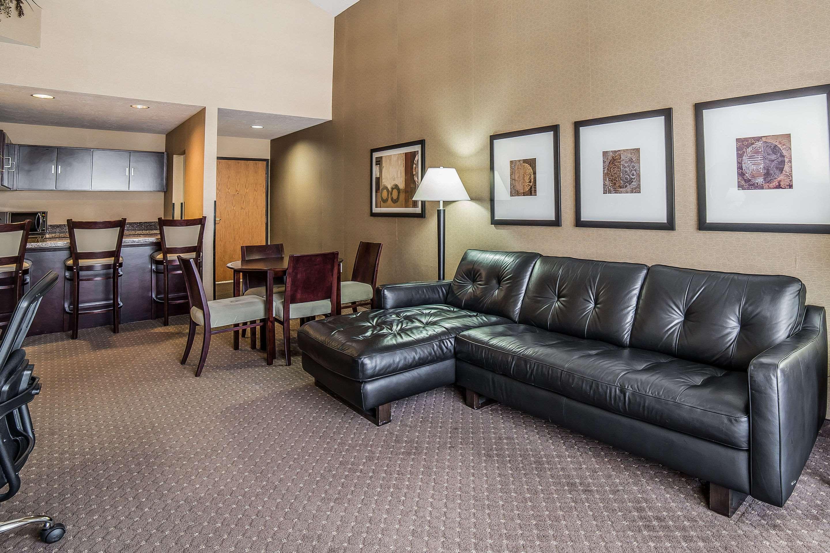 Comfort Suites Ogden Conference Center Exterior photo